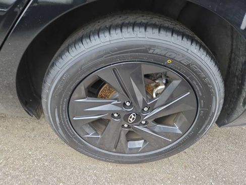 Used 2023 Hyundai Elantra SEL FWD image 6