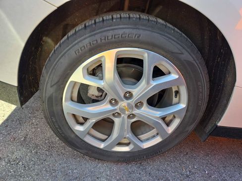 Used 2018 Chevrolet Volt Premier w/ Driver Confidence Package image 3