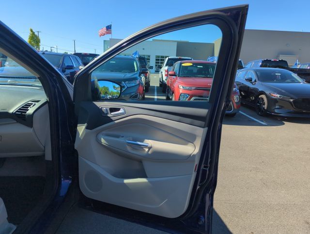 Used 2016 Ford Escape SE w/ Equipment Group 201A FWD image 14