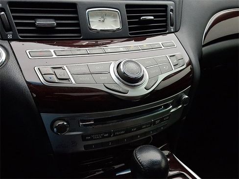 Used 2016 INFINITI Q70 3.7 image 16