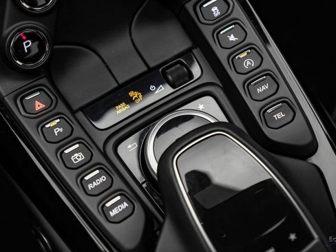 Used 2020 Aston Martin V8 Vantage Coupe RWD image 64