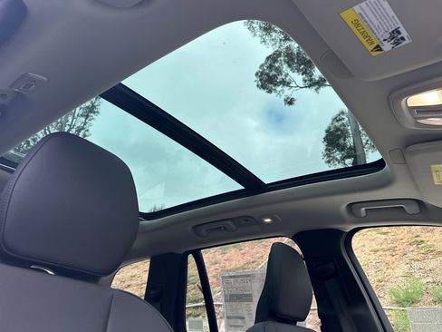 New 2025 Volvo XC90 B6 Plus image 15