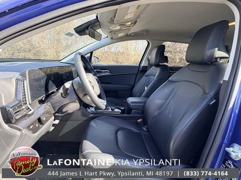 Certified 2025 Kia Sportage EX image 9