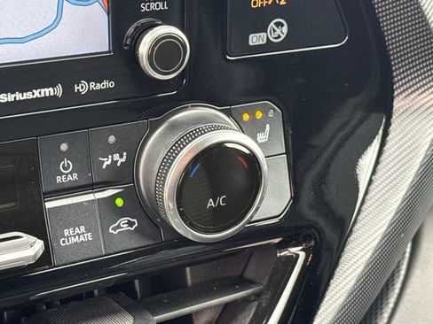 Used 2021 Toyota Highlander XSE image 25