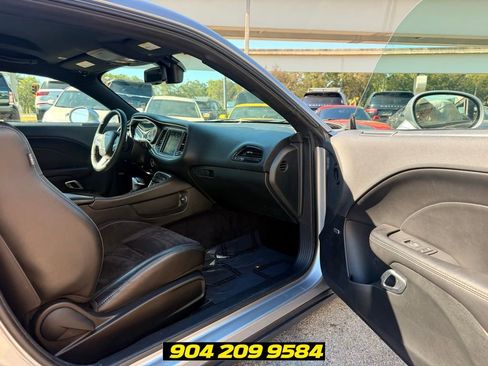 Used 2018 Dodge Challenger R/T Scat Pack w/ Leather Interior Group RWD image 31