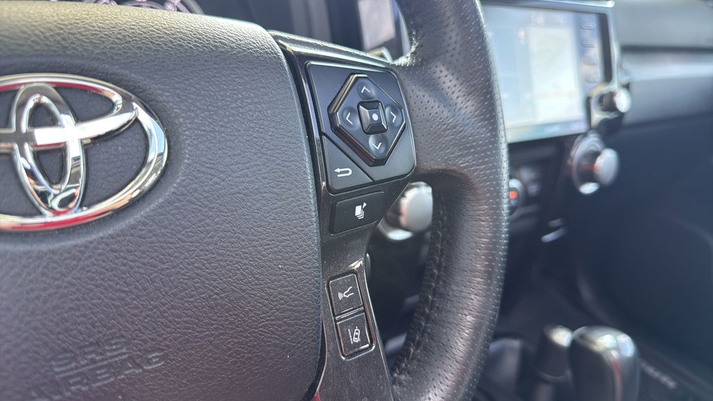 Used 2020 Toyota 4Runner Venture w/ Moonroof Package AWD/4WD image 25