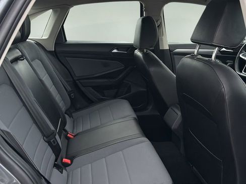 Used 2025 Volkswagen Jetta SE FWD image 12