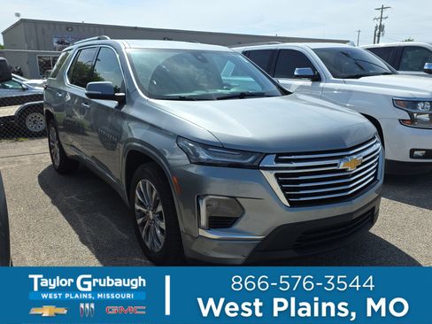 Used 2023 Chevrolet Traverse Premier FWD image 1