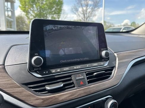 Used 2024 Nissan Altima 2.5 SV FWD image 23