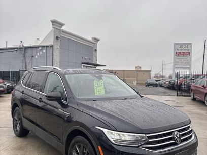 Used 2022 Volkswagen Tiguan SE w/ Panoramic Sunroof Package