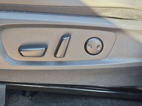 Used 2025 Nissan Pathfinder SL AWD/4WD image 16