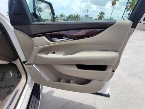 Used 2017 Cadillac Escalade 2WD image 34