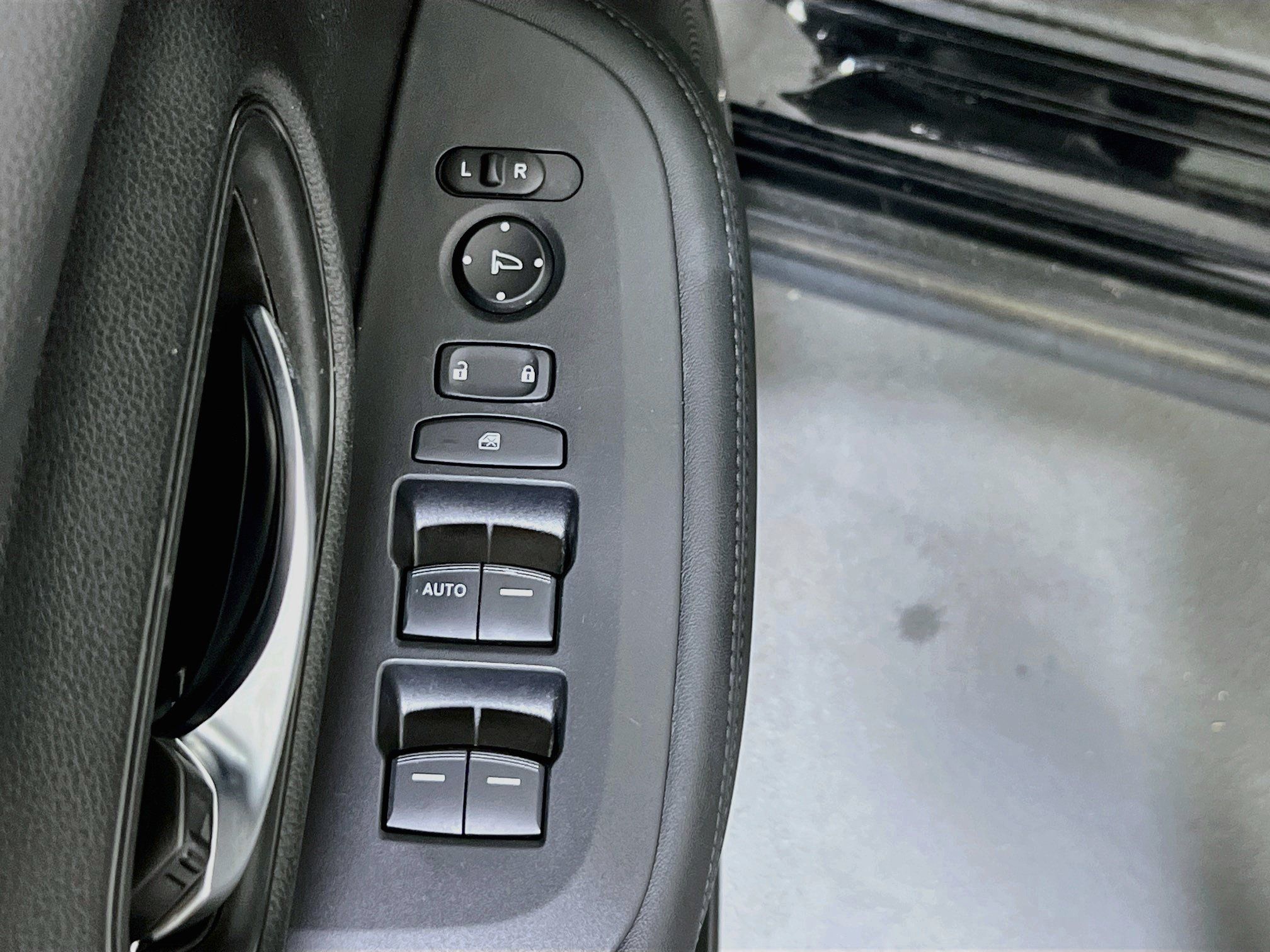 Used 2023 Honda HR-V LX image 17