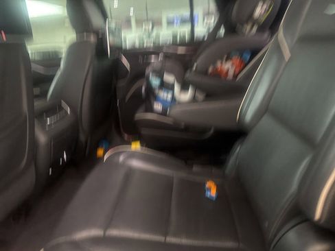 Used 2023 Cadillac Escalade Premium Luxury RWD image 11