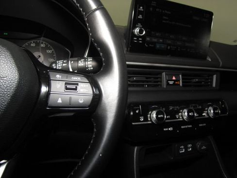 Certified 2025 Honda Pilot EX-L image 6
