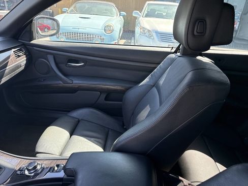 Used 2011 BMW 328i Convertible image 27