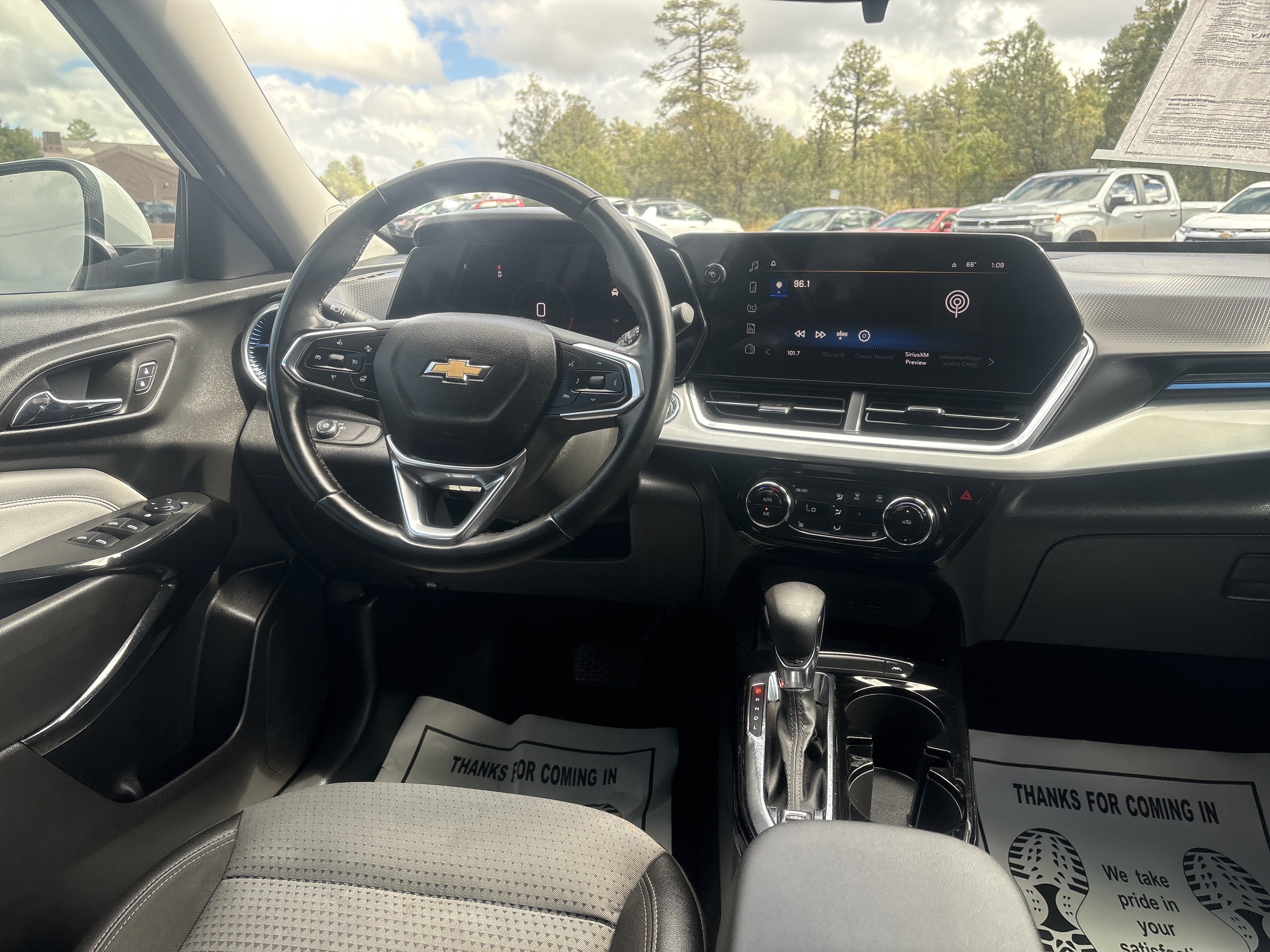 Used 2025 Chevrolet Trax LT w/ Driver Confidence Package FWD image 3