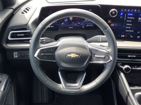 Used 2025 Chevrolet Traverse LT w/ Driver Confidence Package FWD image 26