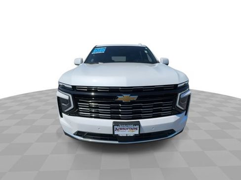 Certified 2025 Chevrolet Suburban High Country AWD/4WD image 3