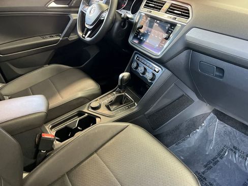 Used 2020 Volkswagen Tiguan SE AWD/4WD image 18