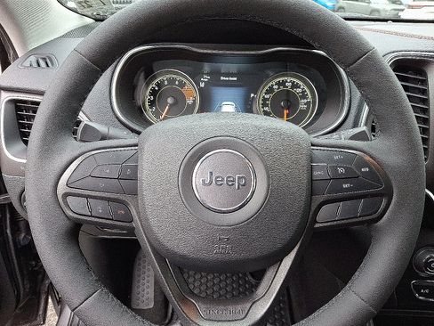 Used 2022 Jeep Cherokee Trailhawk AWD/4WD image 19