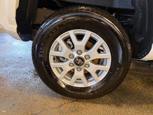 Used 2025 Toyota Tacoma SR5 AWD/4WD image 27