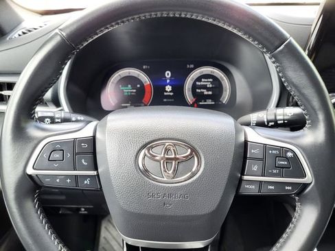 Used 2025 Toyota Highlander XSE AWD/4WD image 15