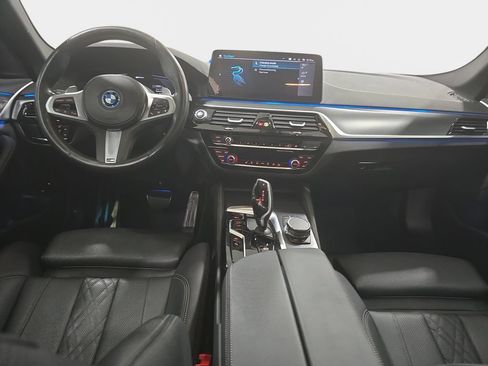 Used 2023 BMW 530e w/ M Sport Package RWD image 9