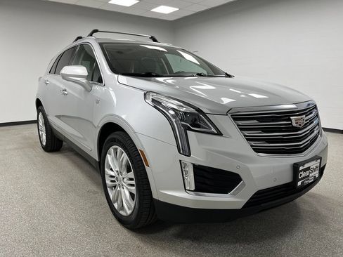 Used 2019 Cadillac XT5 Premium Luxury AWD/4WD image 2