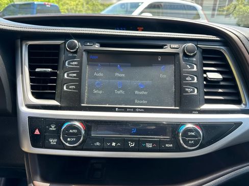 Used 2018 Toyota Highlander Plus w/ Protection Package #3 AWD/4WD image 25