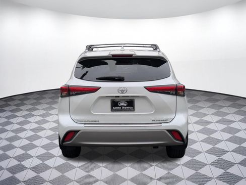 Used 2023 Toyota Highlander Platinum FWD image 4