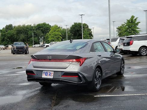 Used 2024 Hyundai Elantra Limited FWD image 5