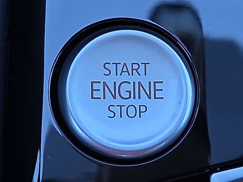 Used 2024 Volkswagen Taos SE image 17