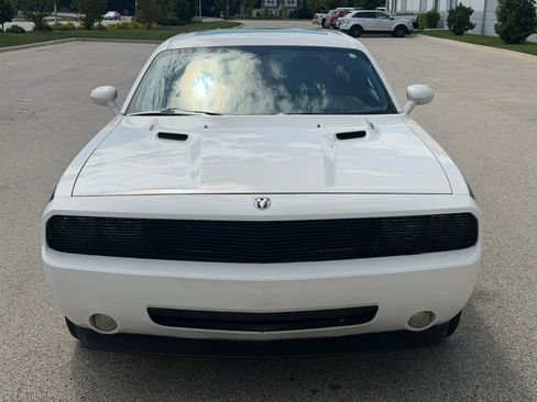 Used 2009 Dodge Challenger R/T RWD image 2