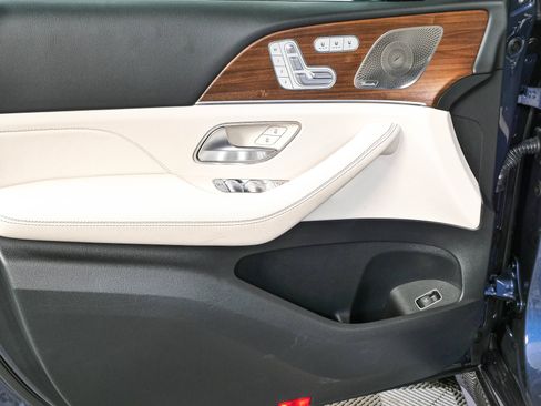 Used 2025 Mercedes-Benz GLS 450 4MATIC image 6