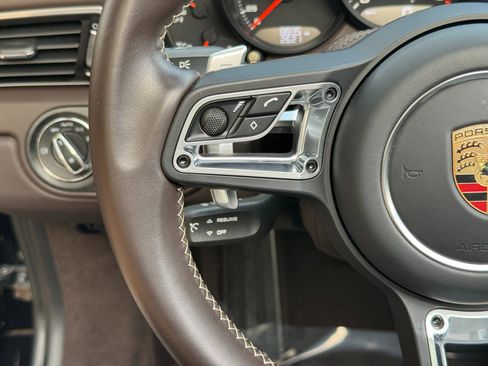 Used 2019 Porsche 911 image 46