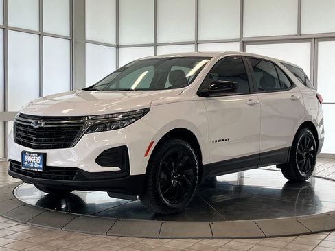 Used 2023 Chevrolet Equinox LS w/ LS Convenience Package image 3