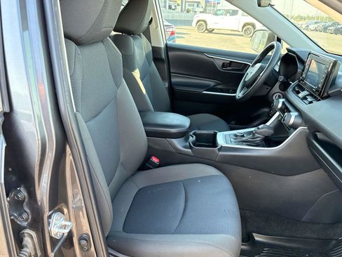 Used 2022 Toyota RAV4 LE AWD/4WD image 17