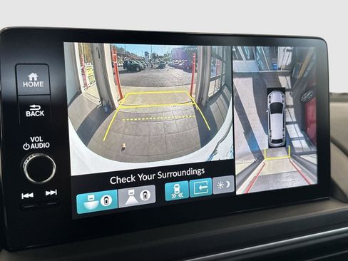 Certified 2025 Honda Pilot Black Edition image 17