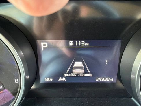 Used 2024 Kia Carnival EX FWD image 15