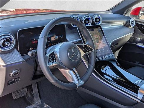 Used 2025 Mercedes-Benz GLC 300 4MATIC image 10