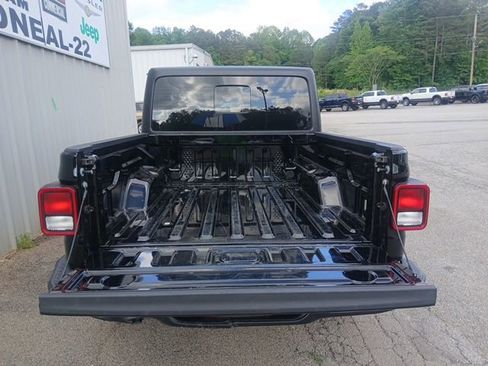Used 2023 Jeep Gladiator Sport AWD/4WD image 5