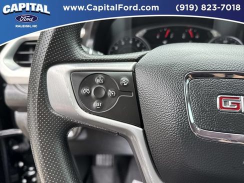 Used 2022 GMC Acadia SLE w/ Driver Convenience Package FWD image 23