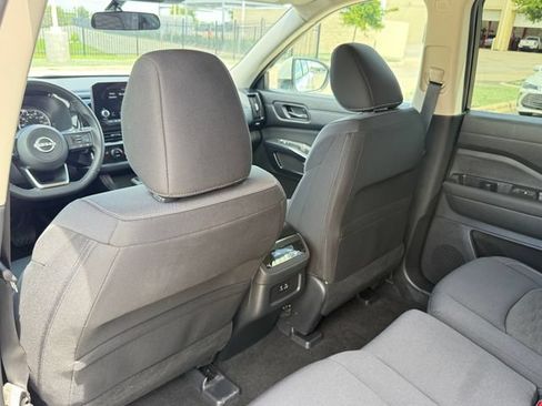 Used 2024 Nissan Pathfinder SV FWD image 24