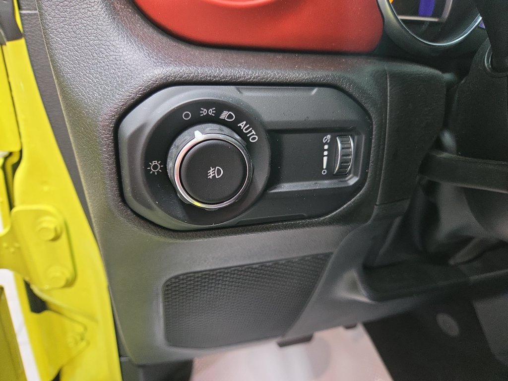 Used 2023 Jeep Wrangler Unlimited Rubicon w/ Cold Weather Group AWD/4WD image 30