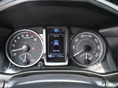 Certified 2023 Toyota Tacoma TRD Off-Road AWD/4WD image 31