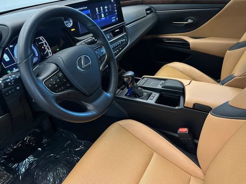 Certified 2022 Lexus ES 300h w/ Premium Package FWD image 10