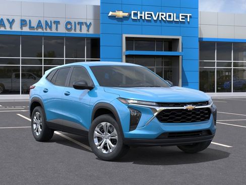 New 2026 Chevrolet Trax LS w/ Driver Confidence Package FWD image 7