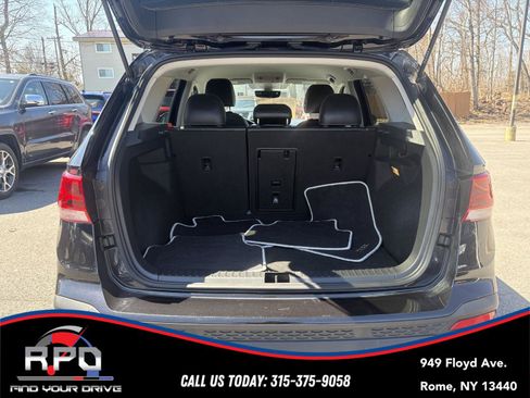 Used 2023 Volkswagen Taos SE image 28