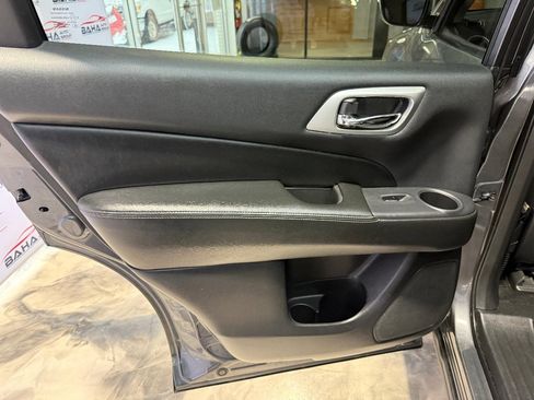 Used 2019 Nissan Pathfinder SV image 33
